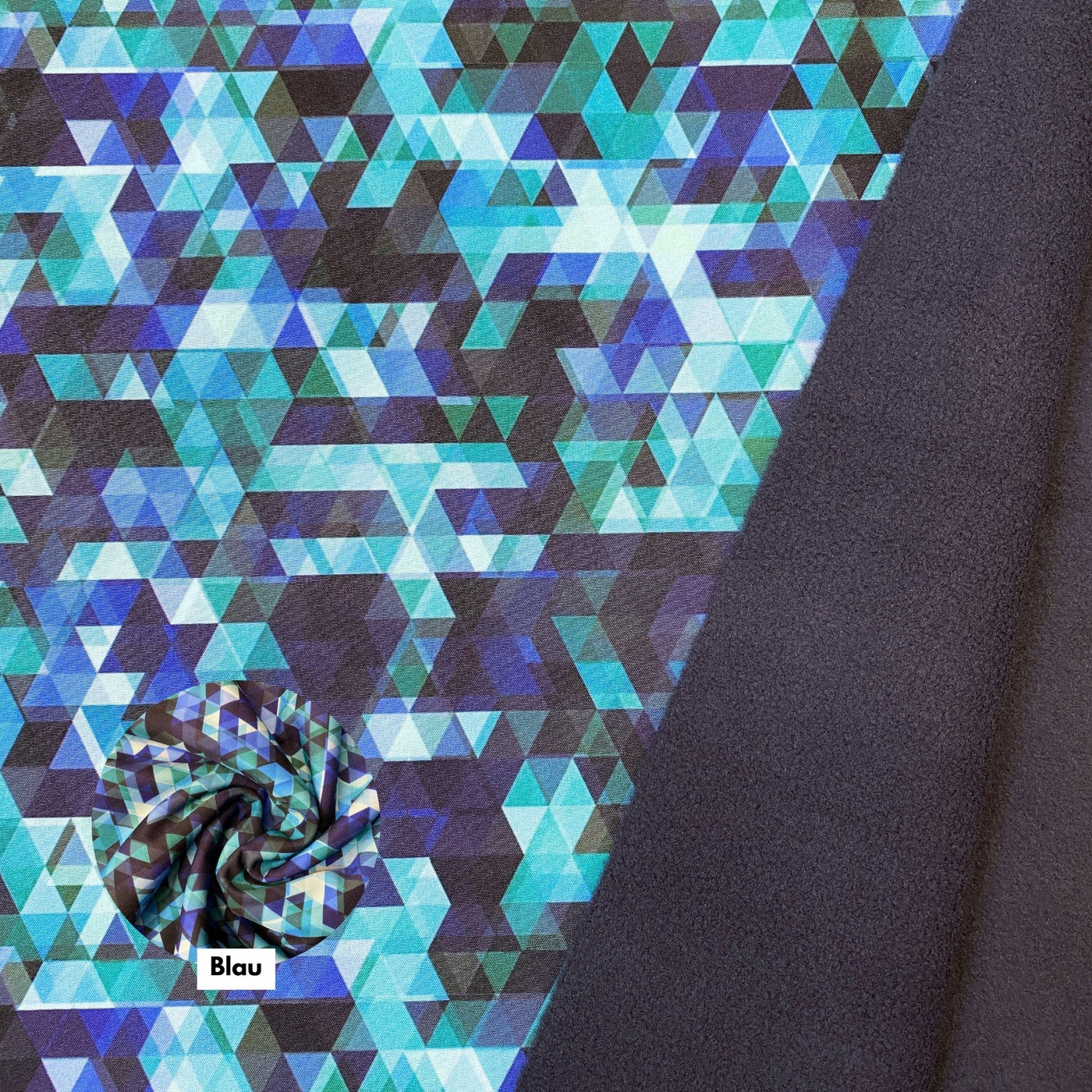 Softshell-Stoff mit geometrischem Muster- 10,50 Euro pro 0,5 Meter (lila, blau)